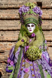 La parade des costumés du carnaval de Venise 2026 sur le Campo San Lorenzo.