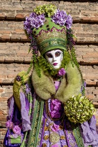 La parade des costumés du carnaval de Venise 2026 sur le Campo San Lorenzo.