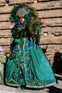 La parade des costumés du carnaval de Venise 2026 sur le Campo San Lorenzo.
