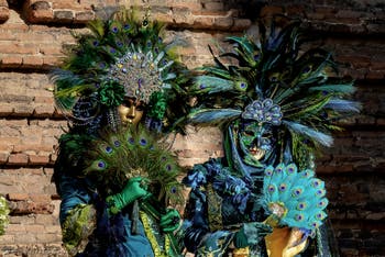 La parade des costumés du carnaval de Venise 2026 sur le Campo San Lorenzo.
