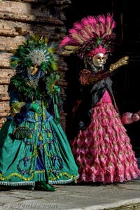 La parade des costumés du carnaval de Venise 2026 sur le Campo San Lorenzo.