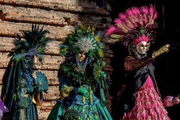 La parade des costumés du carnaval de Venise 2026 sur le Campo San Lorenzo.