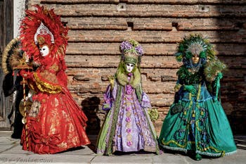 La parade des costumés du carnaval de Venise 2026 sur le Campo San Lorenzo.