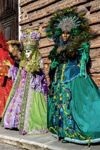 La parade des costumés du carnaval de Venise 2026 sur le Campo San Lorenzo.