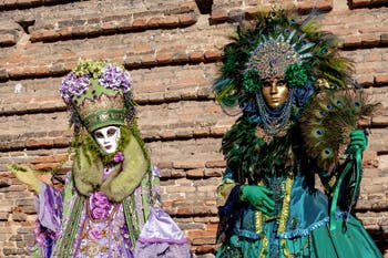 La parade des costumés du carnaval de Venise 2026 sur le Campo San Lorenzo.