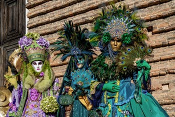 La parade des costumés du carnaval de Venise 2026 sur le Campo San Lorenzo.