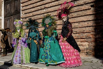 La parade des costumés du carnaval de Venise 2026 sur le Campo San Lorenzo.