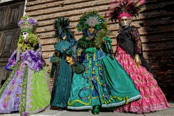 La parade des costumés du carnaval de Venise 2026 sur le Campo San Lorenzo.