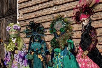 La parade des costumés du carnaval de Venise 2026 sur le Campo San Lorenzo.