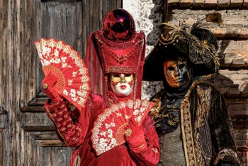 La parade des costumés du carnaval de Venise 2026 sur le Campo San Lorenzo.