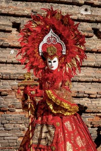 La parade des costumés du carnaval de Venise 2026 sur le Campo San Lorenzo.