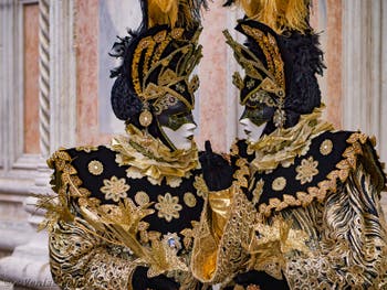Maske und Kostüm des venezianischen Karnevals