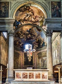 Presbyterium de la Badia Fiorentina, fresques de Giovanni Domenico Ferretti de 1733-34, à Florence en Italie
