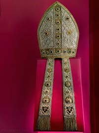 Mitre du Pape Léon X Trésor de la chapelle des Princes Médicis à Florence en Italie