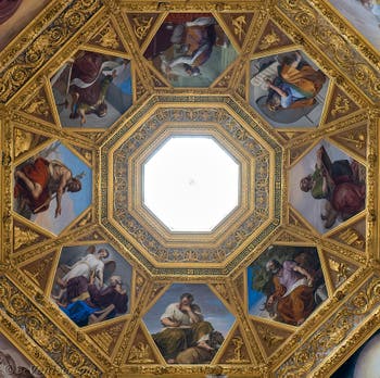 Coupole de la chapelle des Princes Médicis, peintures de Pietro Benvenuti à Florence en Italie