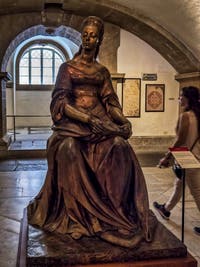Statue en bronze d'Anna Maria Luisa de Médicis (1667-1743) Crypte de la chapelle Médicis à Florence en Italie