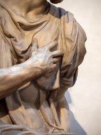 Statue de saint Côme par Giovanni Angelo Montorsoli, Sacrestia Nuova, la chapelle Médicis de Michel-Ange à Florence en Italie