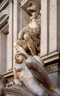 Statue de l'Aurore du tombeau Lorenzo de Médicis, Sacrestia Nuova par Michel-Ange