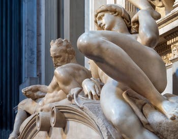 Statue de l'Aurore du tombeau Lorenzo de Médicis, Sacrestia Nuova par Michel-Ange