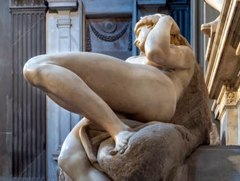 Statue de l'Aurore du tombeau Lorenzo de Médicis, Sacrestia Nuova par Michel-Ange