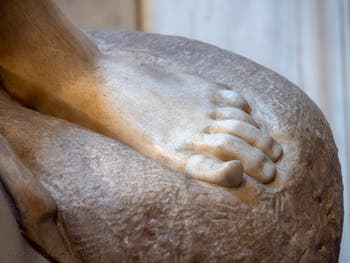 Statue de l'Aurore du tombeau Lorenzo de Médicis, Sacrestia Nuova par Michel-Ange