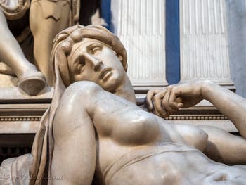 Statue de l'Aurore du tombeau Lorenzo de Médicis, Sacrestia Nuova par Michel-Ange