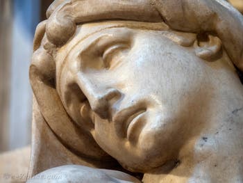 Statue de l'Aurore du tombeau Lorenzo de Médicis, Sacrestia Nuova par Michel-Ange