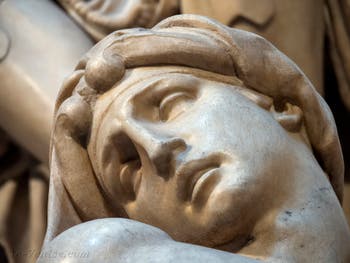 Statue de l'Aurore du tombeau Lorenzo de Médicis, Sacrestia Nuova par Michel-Ange