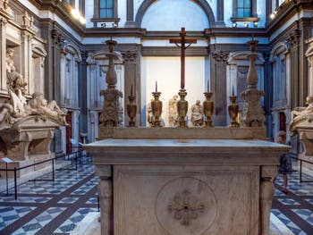 L'Autel de la Sacrestia Nuova, la chapelle Médicis de Michel-Ange à Florence en Italie