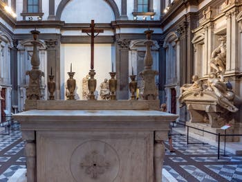 L'Autel de la Sacrestia Nuova, la chapelle Médicis de Michel-Ange à Florence en Italie