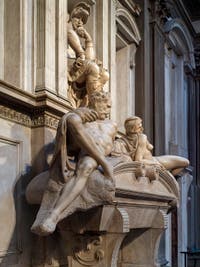 Statue du Crépuscule du tombeau Lorenzo de Médicis, Sacrestia Nuova par Michel-Ange