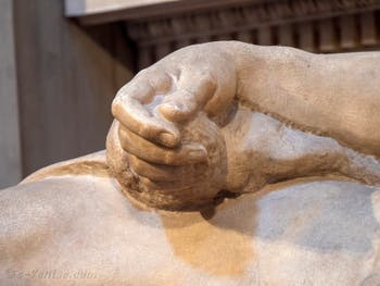 Statue du Crépuscule du tombeau Lorenzo de Médicis, Sacrestia Nuova par Michel-Ange