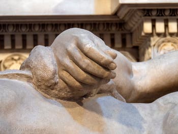 Statue du Crépuscule du tombeau Lorenzo de Médicis, Sacrestia Nuova par Michel-Ange