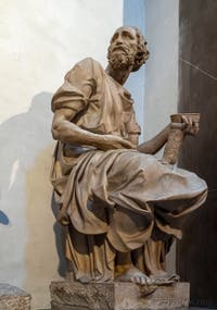 Statue de saint Damien par Raffaello da Montelupo, Sacrestia Nuova, la chapelle Médicis de Michel-Ange à Florence en Italie