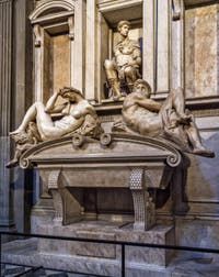 Tombeau de Giuliano de Médicis par Michel-Ange, Sacrestia Nuova, la chapelle Médicis à Florence en Italie