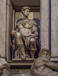 Statue de Giuliano de Médicis par Michel-Ange, Sacrestia Nuova, la chapelle Médicis à Florence en Italie