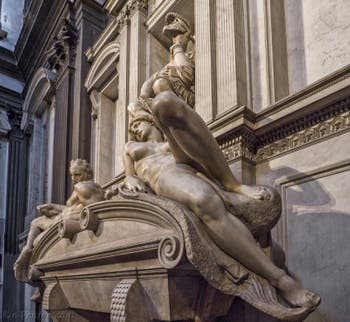 Statue de l'Aurore du tombeau Lorenzo de Médicis, Sacrestia Nuova par Michel-Ange