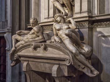Statue de l'Aurore du tombeau Lorenzo de Médicis, Sacrestia Nuova par Michel-Ange