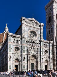 La façade de la Cathédrale Santa Maria del Fiore ou Duomo à Florence en Italie