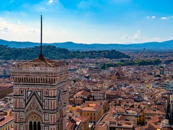 Vue du campanile de Giotto à Florence depuis le dôme de Brunelleschi