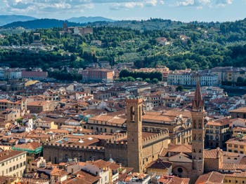 Vue de Florence, du musée du Bargello et de l'église et du campanile de la Badia Fiorentina depuis le dôme de Brunelleschi