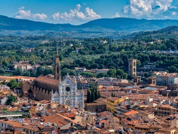 Vue de l'église de Santa Croce à Florence depuis le dôme de Brunelleschi