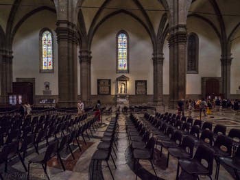 Nef centrale latérale droite de la Cathédrale Santa Maria del Fiore, le Duomo à Florence en Italie