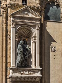 Andrea del Verrocchio, l'incrédulité de saint Thomas, statue de bronze 1486, Tabernacle de Donatello et Michelozzo, 1425 Florence Italie