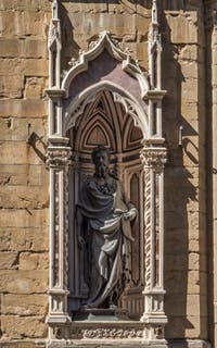 Lorenzo Ghiberti, saint Jean-Baptiste, statue en bronze de 1416, tabernacle d'Albizzo di Piero, 1414, pour la guilde des drapiers calimala, église Orsanmichele à Florence Italie