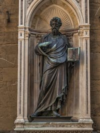Lorenzo Ghiberti, Statue de Saint-Mathieu en bronze de 1422 pour la guilde des cambistes, église Orsanmichele à Florence en Italie