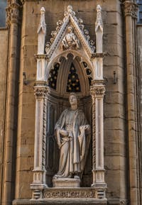 Nanni di Banco, statue de saint Philippe, en marbre, 1410-1412, pour la guilde des paussiers, église Orsanmichele à Florence en Italie