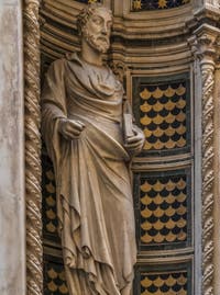 Niccolo Piero Lamberti, Statue saint Jacques 1420 et tabernacle de la décapitation par Giovanni Albizzo en 1413, pour la guilde des fourreurs de vair, église Orsanmichele à Florence en Italie