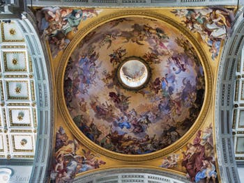 Fresques de la coupole de l'église San Lorenzo Médicis par Vincenzo Meucci en 1742 à Florence en Italie