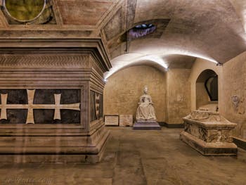 Tombeau de Cosimo de Médicis l'Ancien dans la crypte de l'église San Lorenzo à Florence en Italie